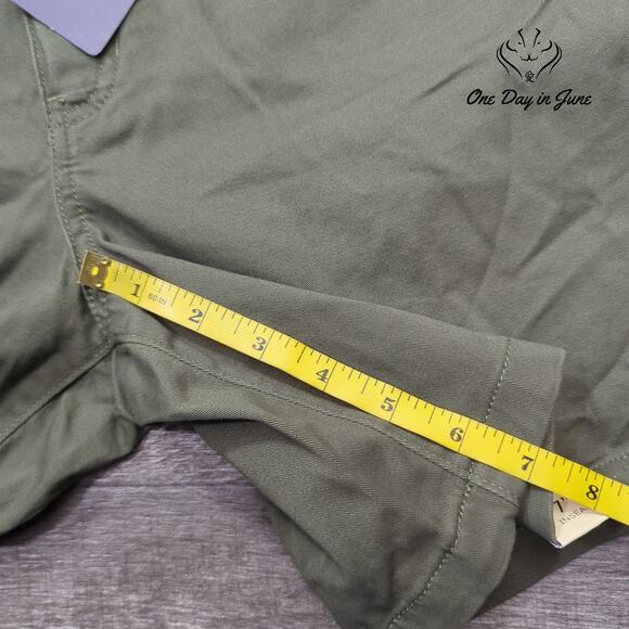 St. John's Bay Mid Rise Shorts Size 6 - Picture 5 of 7